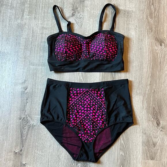 Torrid Bikini Pin-Up-Girl Style Hot Pink Black like NEW lazer  cut 14 16 - Picture 12 of 13